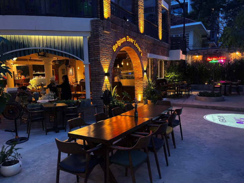 Ắp Chen Bistro